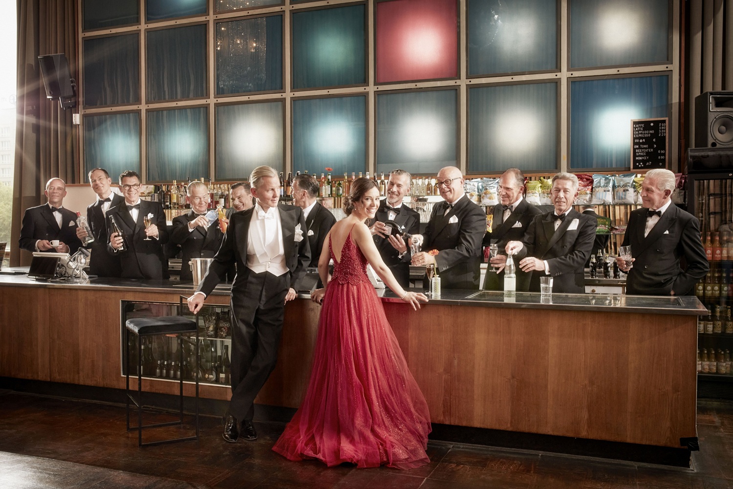 Max Raabe und Palastorchester an der Bar im Kino International